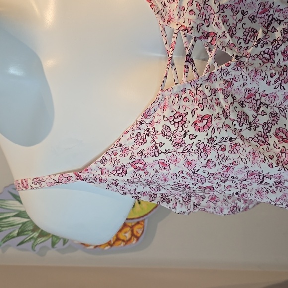 Torrid - Sophie Challis Lattice Cami in Monochromatic Boho Dew & Pink Floral - Picture 3 of 14